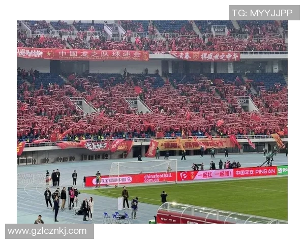 戴围巾的足球球星是谁 他为何成为球迷心中的时尚标杆